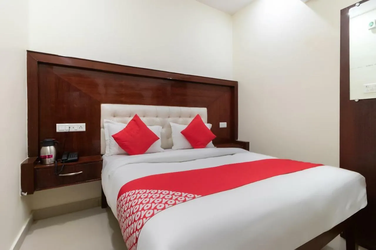 Oyo 48380 Hotel Satkar Varanasi 3*,  India